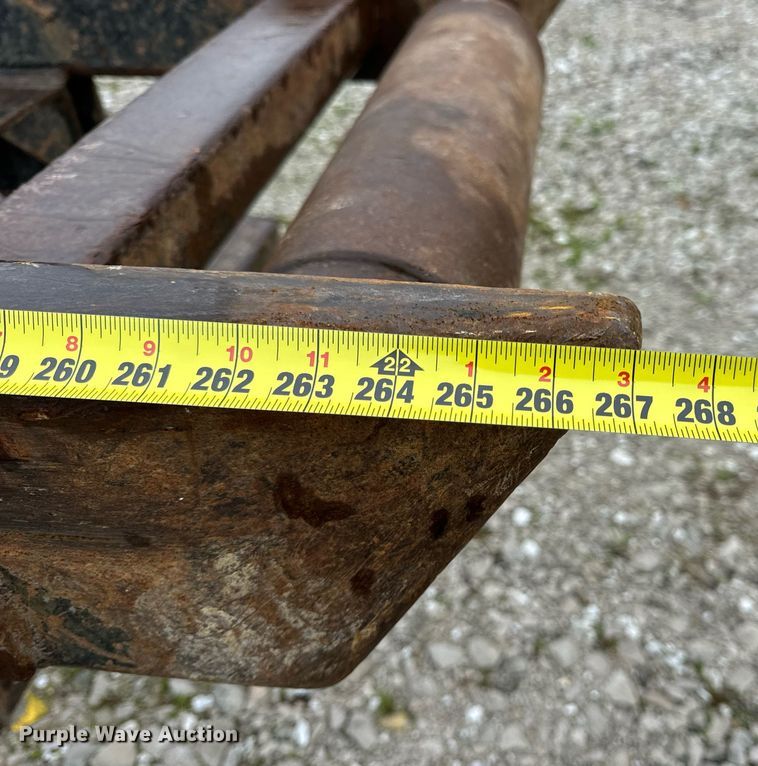 image for item DV1995 2017 Western Star 4700SF roll-off container truck