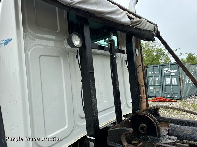 image for item DV1995 2017 Western Star 4700SF roll-off container truck