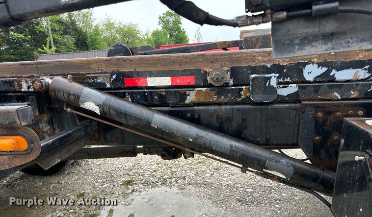 image for item DV1995 2017 Western Star 4700SF roll-off container truck