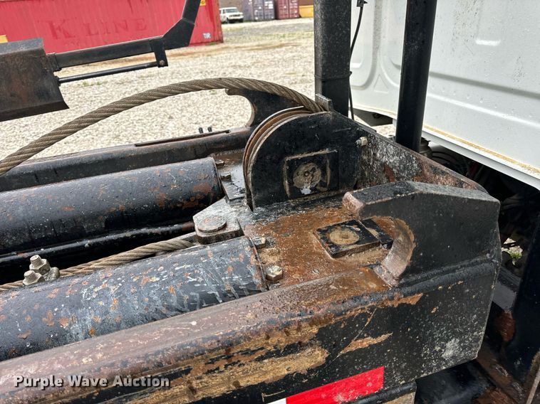 image for item DV1995 2017 Western Star 4700SF roll-off container truck