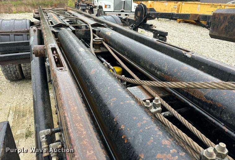 image for item DV1995 2017 Western Star 4700SF roll-off container truck