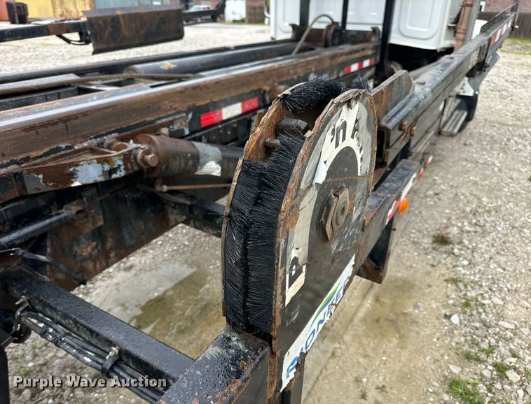 image for item DV1995 2017 Western Star 4700SF roll-off container truck