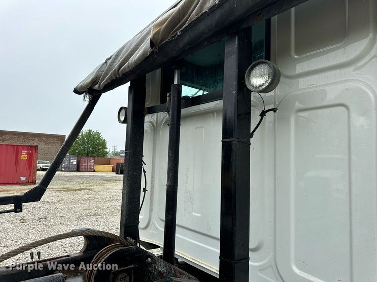 image for item DV1995 2017 Western Star 4700SF roll-off container truck