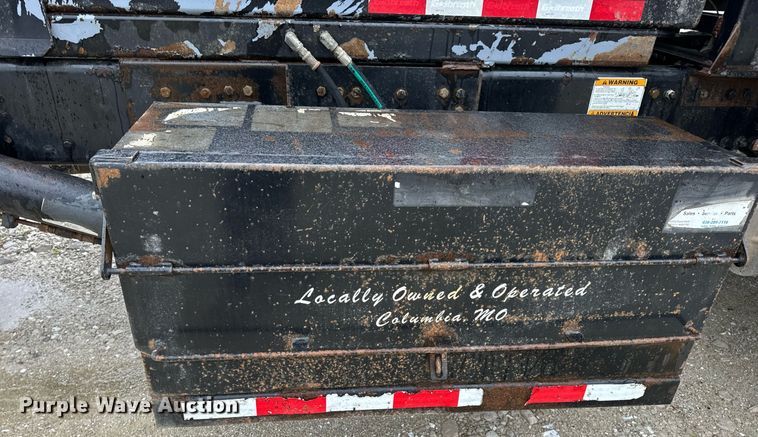 image for item DV1995 2017 Western Star 4700SF roll-off container truck