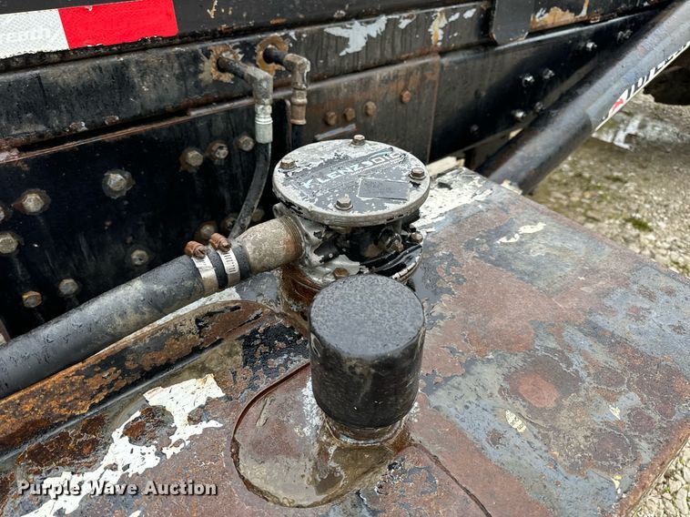 image for item DV1995 2017 Western Star 4700SF roll-off container truck