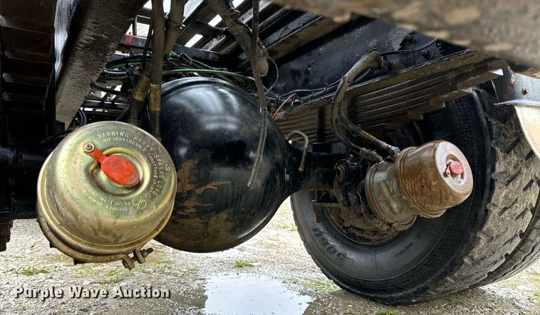 image for item DV1995 2017 Western Star 4700SF roll-off container truck