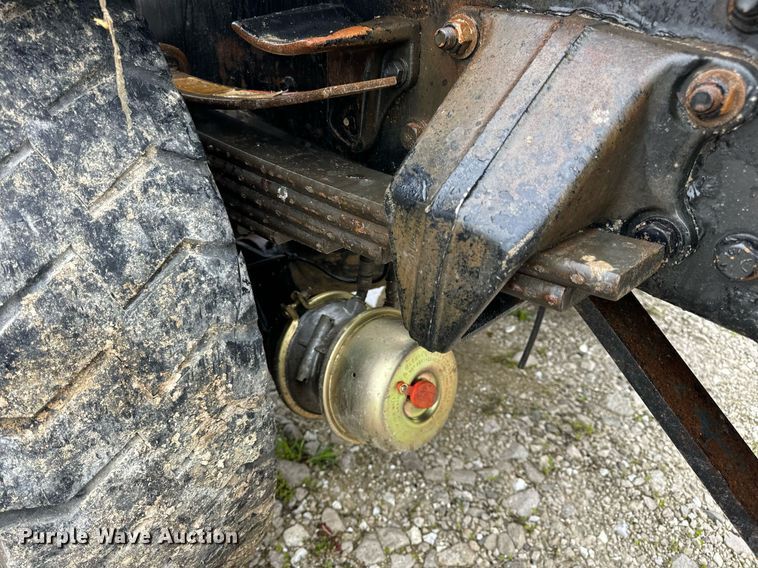 image for item DV1995 2017 Western Star 4700SF roll-off container truck