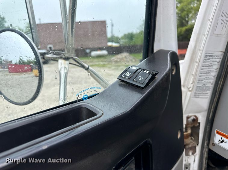 image for item DV1995 2017 Western Star 4700SF roll-off container truck