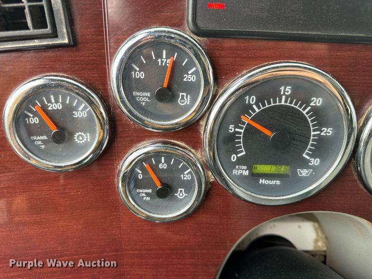 image for item DV1995 2017 Western Star 4700SF roll-off container truck