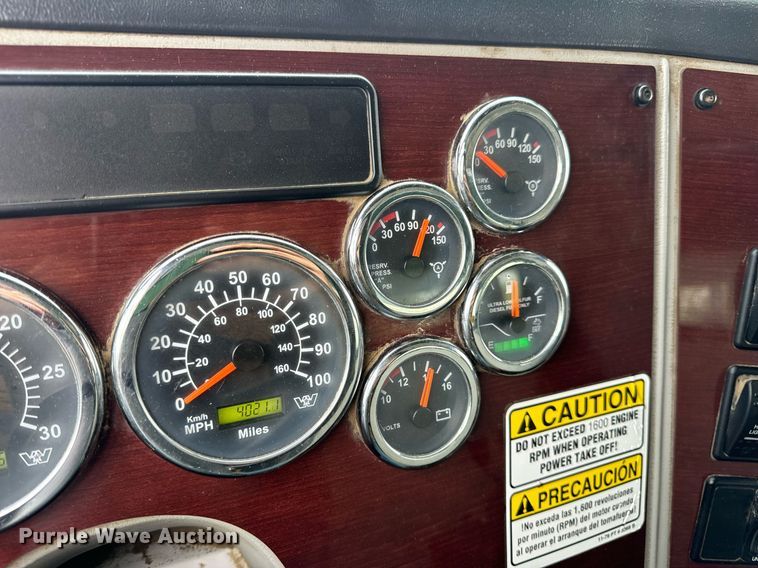 image for item DV1995 2017 Western Star 4700SF roll-off container truck