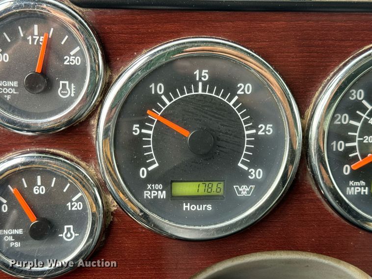 image for item DV1995 2017 Western Star 4700SF roll-off container truck