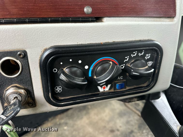 image for item DV1995 2017 Western Star 4700SF roll-off container truck