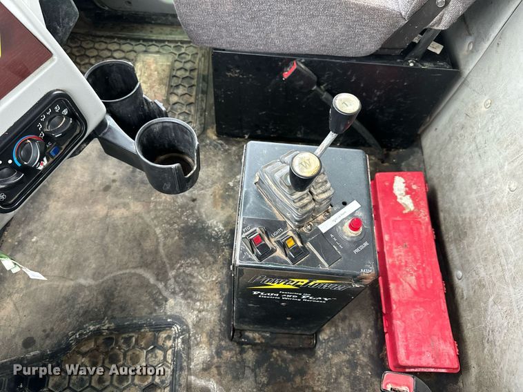 image for item DV1995 2017 Western Star 4700SF roll-off container truck