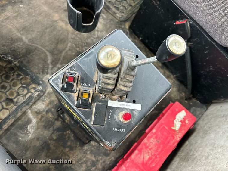 image for item DV1995 2017 Western Star 4700SF roll-off container truck