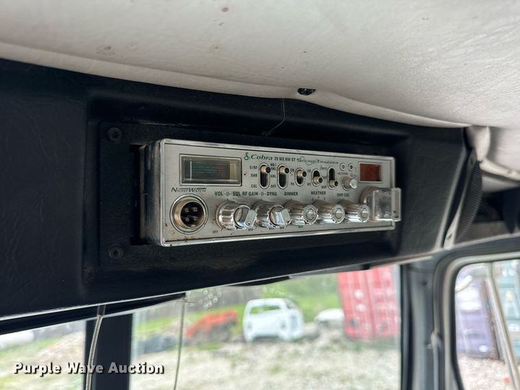 image for item DV1995 2017 Western Star 4700SF roll-off container truck