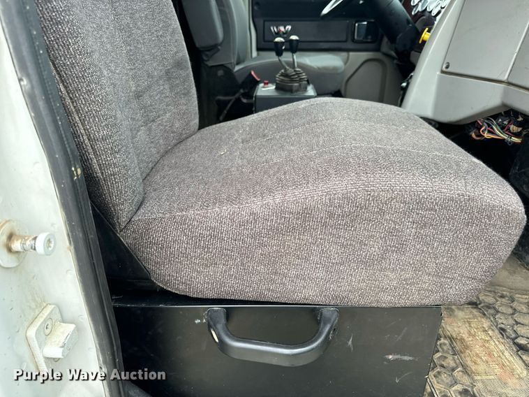 image for item DV1995 2017 Western Star 4700SF roll-off container truck