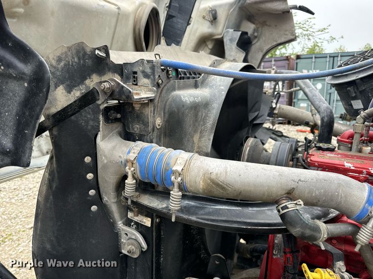 image for item DV1995 2017 Western Star 4700SF roll-off container truck