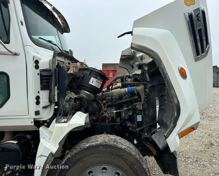 image for item DV1995 2017 Western Star 4700SF roll-off container truck