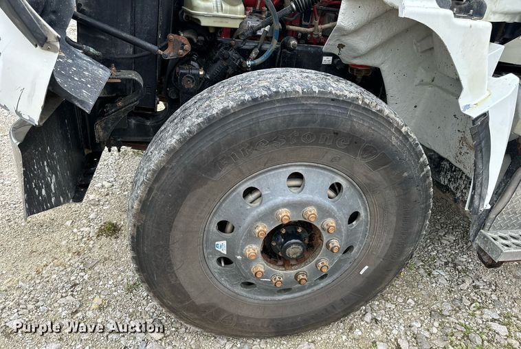 image for item DV1995 2017 Western Star 4700SF roll-off container truck