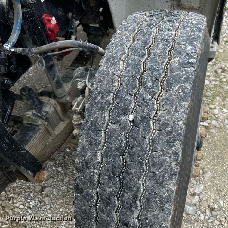 image for item DV1995 2017 Western Star 4700SF roll-off container truck