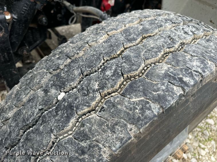 image for item DV1995 2017 Western Star 4700SF roll-off container truck