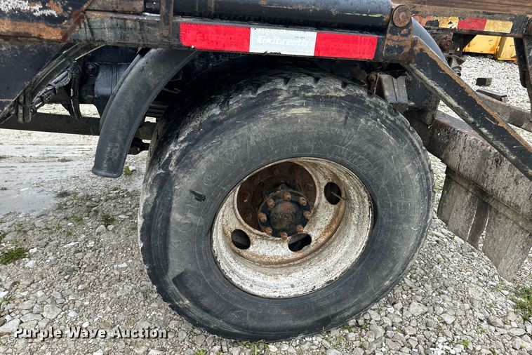 image for item DV1995 2017 Western Star 4700SF roll-off container truck