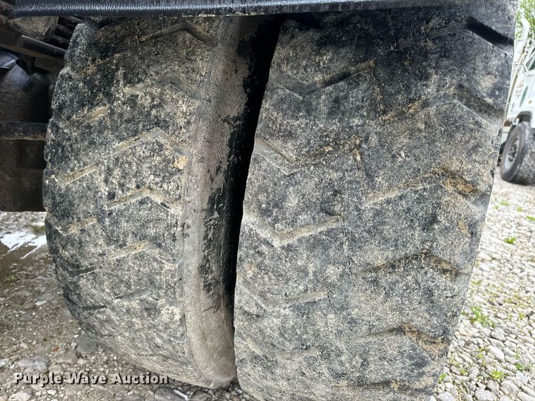 image for item DV1995 2017 Western Star 4700SF roll-off container truck