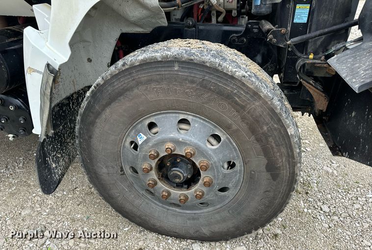 image for item DV1995 2017 Western Star 4700SF roll-off container truck