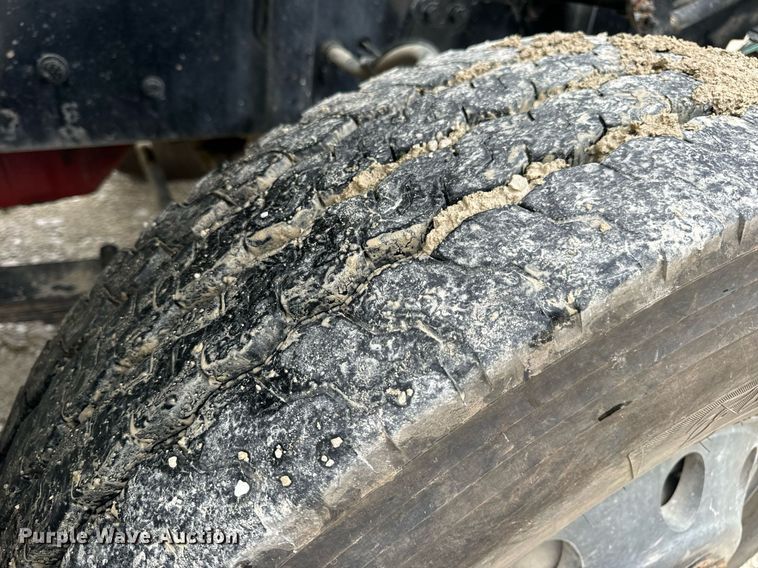 image for item DV1995 2017 Western Star 4700SF roll-off container truck