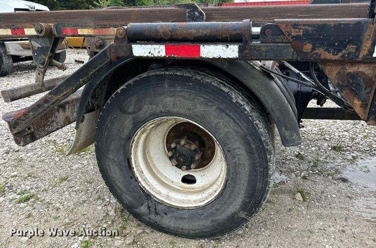 image for item DV1995 2017 Western Star 4700SF roll-off container truck