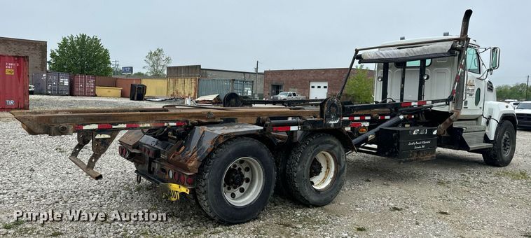 image for item DV1996 2015 Western Star 4700SF roll-off container truck