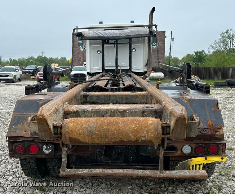 image for item DV1996 2015 Western Star 4700SF roll-off container truck
