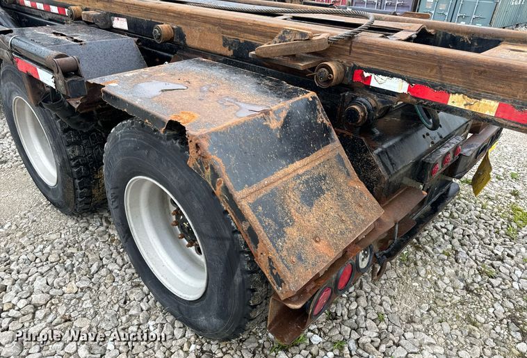 image for item DV1996 2015 Western Star 4700SF roll-off container truck