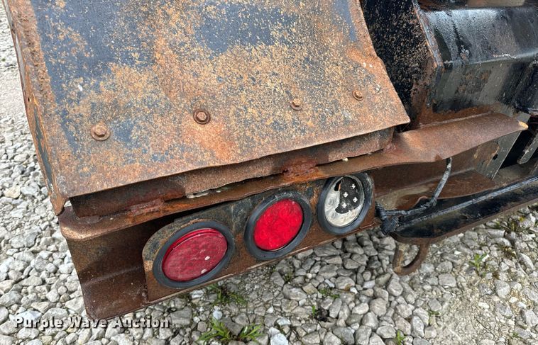 image for item DV1996 2015 Western Star 4700SF roll-off container truck