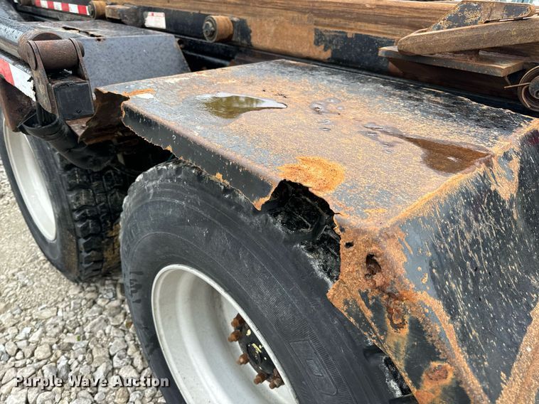 image for item DV1996 2015 Western Star 4700SF roll-off container truck