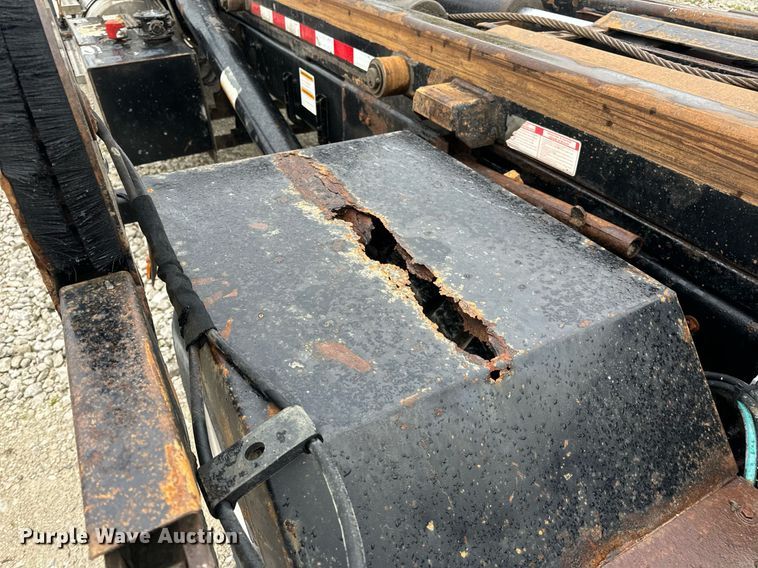 image for item DV1996 2015 Western Star 4700SF roll-off container truck