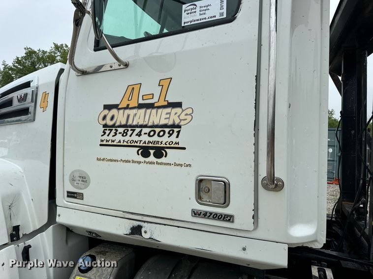 image for item DV1996 2015 Western Star 4700SF roll-off container truck