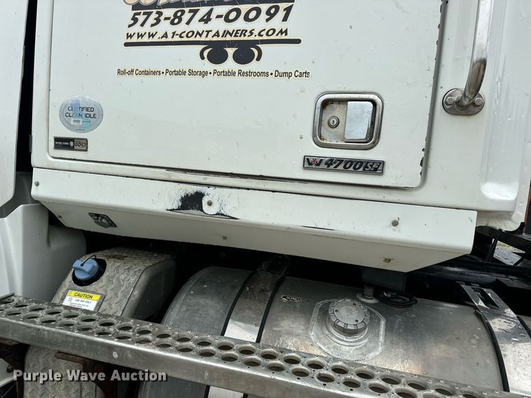 image for item DV1996 2015 Western Star 4700SF roll-off container truck