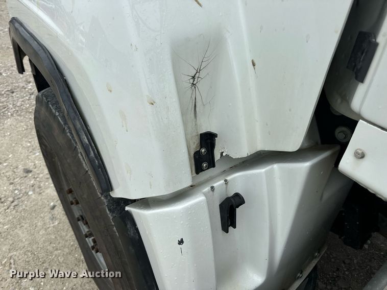 image for item DV1996 2015 Western Star 4700SF roll-off container truck