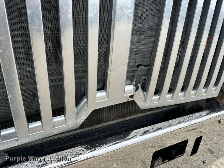 image for item DV1996 2015 Western Star 4700SF roll-off container truck