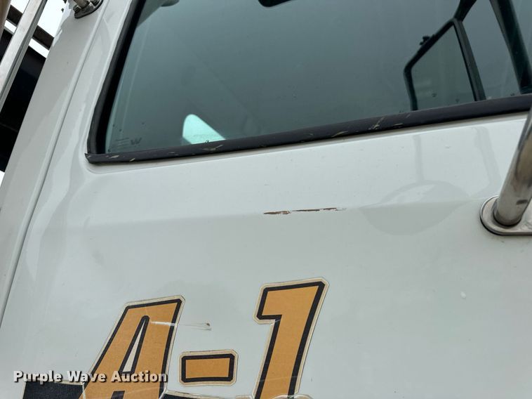 image for item DV1996 2015 Western Star 4700SF roll-off container truck