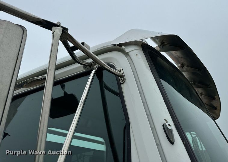 image for item DV1996 2015 Western Star 4700SF roll-off container truck