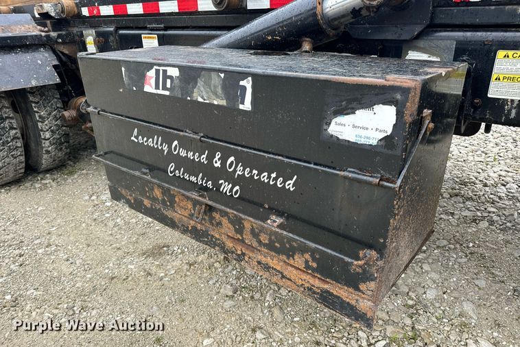 image for item DV1996 2015 Western Star 4700SF roll-off container truck