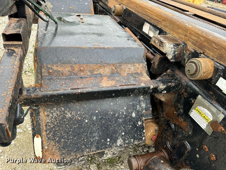 image for item DV1996 2015 Western Star 4700SF roll-off container truck