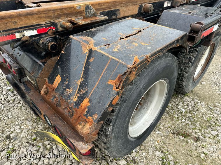 image for item DV1996 2015 Western Star 4700SF roll-off container truck