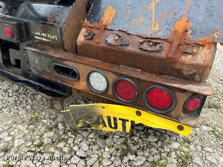 image for item DV1996 2015 Western Star 4700SF roll-off container truck