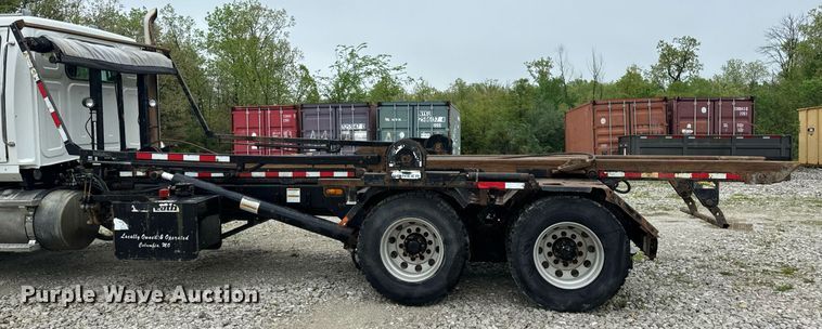 image for item DV1996 2015 Western Star 4700SF roll-off container truck