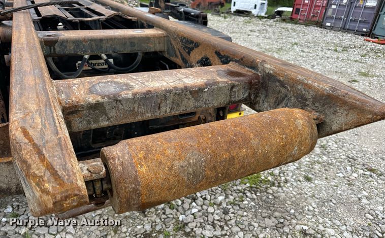 image for item DV1996 2015 Western Star 4700SF roll-off container truck