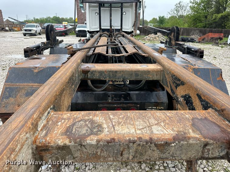 image for item DV1996 2015 Western Star 4700SF roll-off container truck