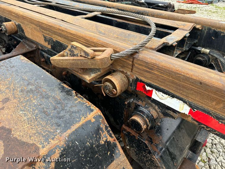 image for item DV1996 2015 Western Star 4700SF roll-off container truck